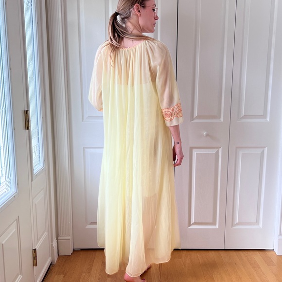 Vintage 1950’s Lov’Lee Robe - Picture 2 of 9